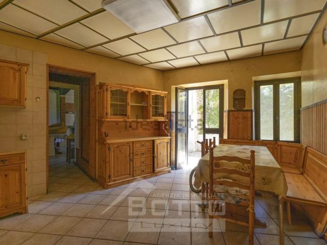 Villetta indipendente in vendita di 256 m² in Frazione Tabarino, 6