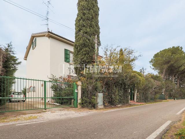 Villetta indipendente in vendita di 257 m² in Via Sabbioni