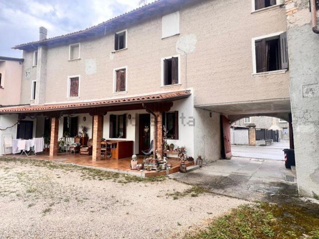 Villetta indipendente in vendita di 257 m² in Via Sclavons, 17