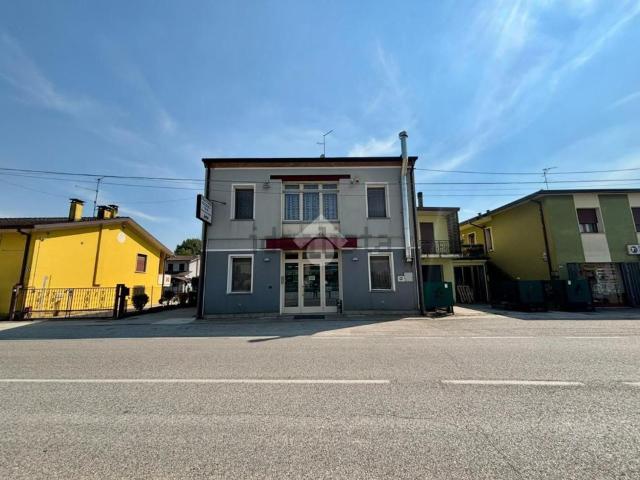 Villetta indipendente in vendita di 257 m² in Via Umberto I°, 16