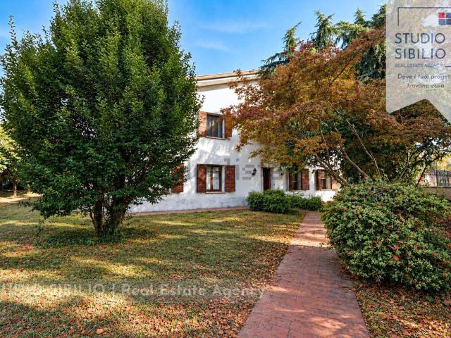 Villetta indipendente in vendita di 258 m² in Viale Risorgimento