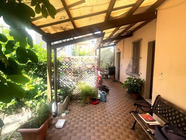 Villetta indipendente in vendita di 258 m² in Via Adriatica