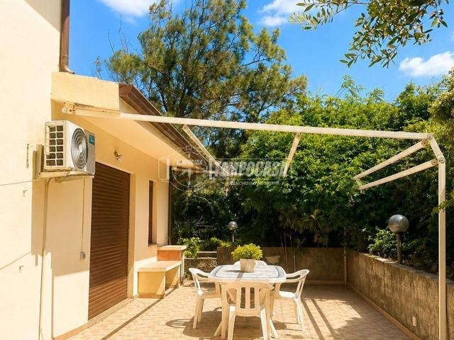Villetta indipendente in vendita di 258 m² in Vico Sebastiano Satta, 30