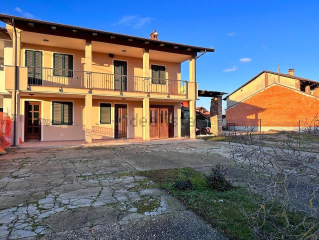 Villetta indipendente in vendita di 258 m² in Frazione Cappellazzo