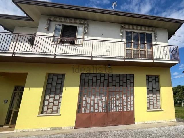 Villetta indipendente in vendita di 260 m² in Via 8 Marzo, 2