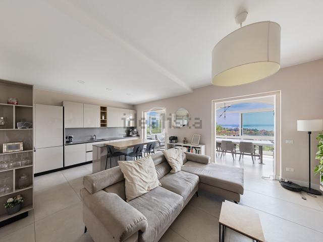Villetta indipendente in vendita di 260 m² in Via Crocelle, 13