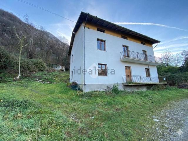 Villetta indipendente in vendita di 260 m² in Via Acquasparsa
