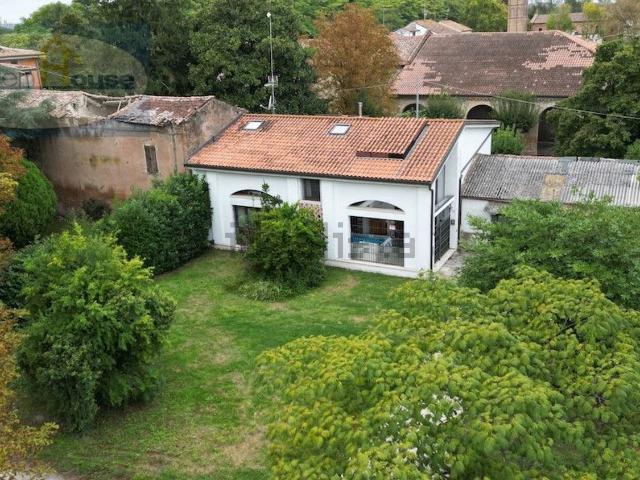Villetta indipendente in vendita di 260 m² in Via Adriatica, 19
