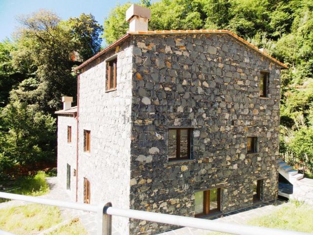 Villetta indipendente in vendita di 260 m² in Via Banchi