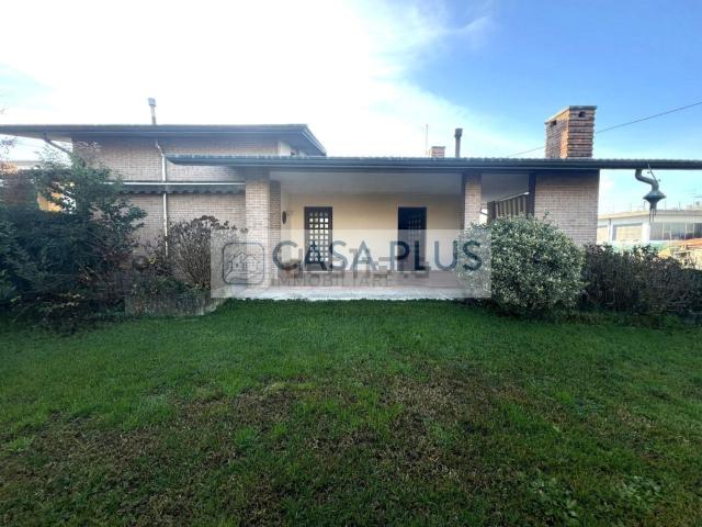 Villetta indipendente in vendita di 260 m² in Via Brega