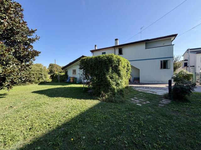 Villetta indipendente in vendita di 260 m² in Via Giuseppe Mazzini
