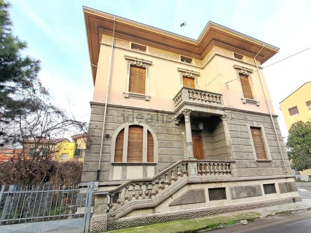 Villetta indipendente in vendita di 260 m² in Via Giacomo Matteotti, 27