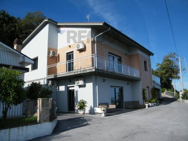 Villetta indipendente in vendita di 260 m² in Via del Cimitero Inglese, 4