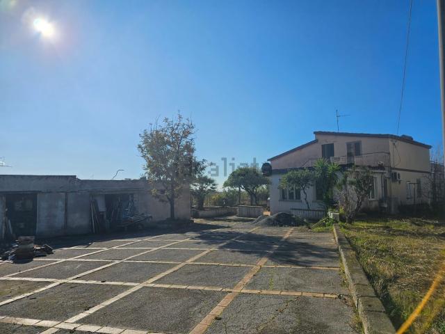 Villetta indipendente in vendita di 260 m² in Via dello Stadio
