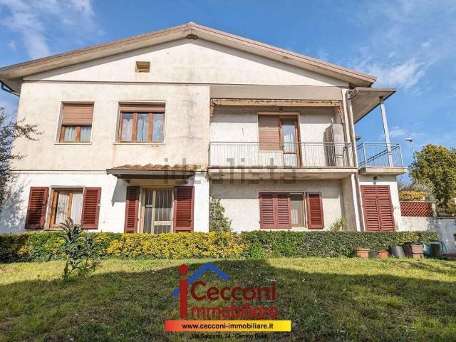 Villetta indipendente in vendita di 260 m² in Via della Berna