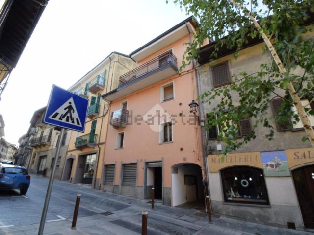 Villetta indipendente in vendita di 260 m² in Via Emilio Chanoux, 89