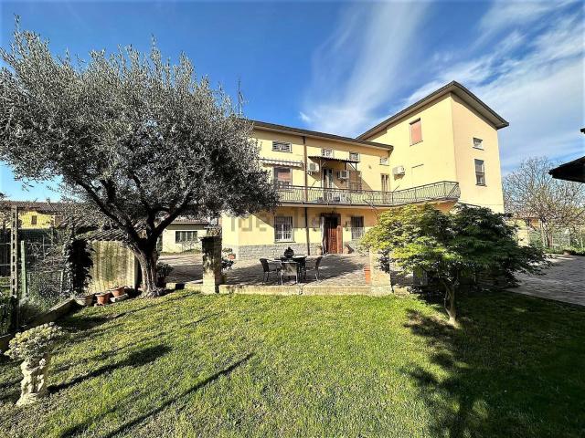 Villetta indipendente in vendita di 260 m² in Via Lomellina, 5