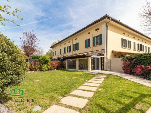 Villetta indipendente in vendita di 260 m² in Via Lame, 295