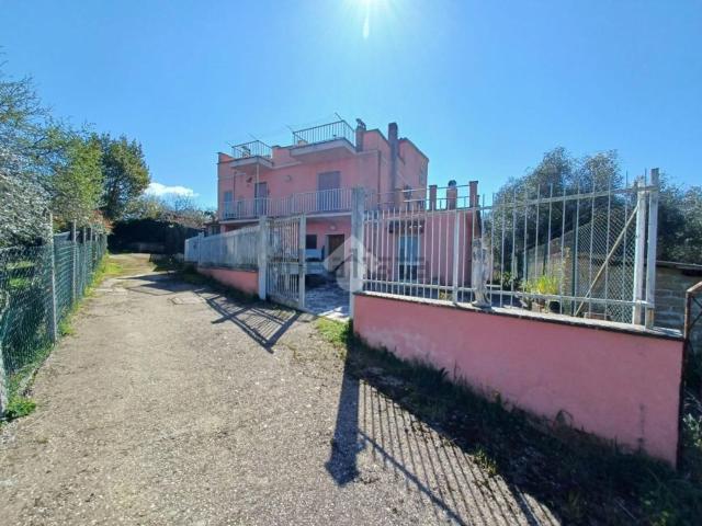 Villetta indipendente in vendita di 260 m² in Via Monte Morgi