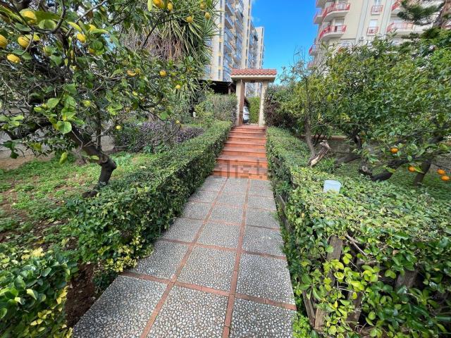 Villetta indipendente in vendita di 260 m² in Via Monti Iblei