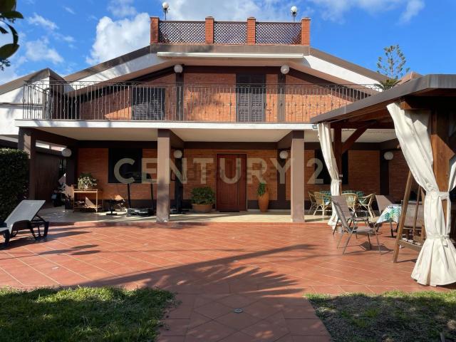 Villetta indipendente in vendita di 260 m² in Via Maccarello, 43