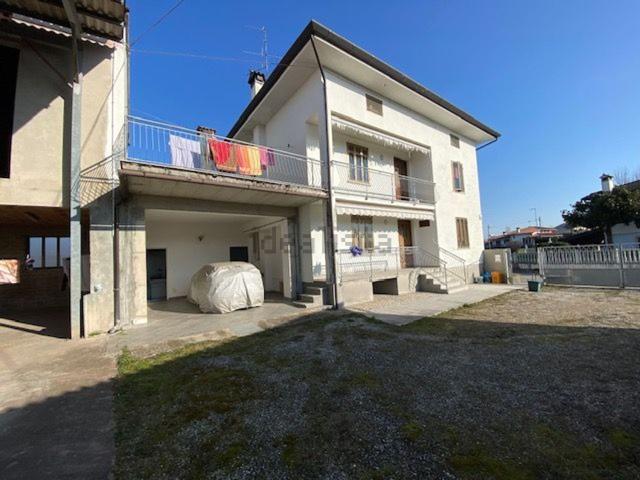Villetta indipendente in vendita di 260 m² in Via Maggiore