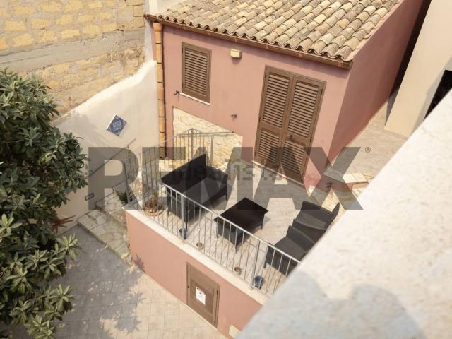 Villetta indipendente in vendita di 260 m² in Via Sicilia, 319
