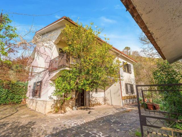 Villetta indipendente in vendita di 260 m² in Via Ponte della Volpe, 4