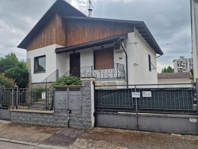 Villetta indipendente in vendita di 260 m² in Via Pitagora, 26