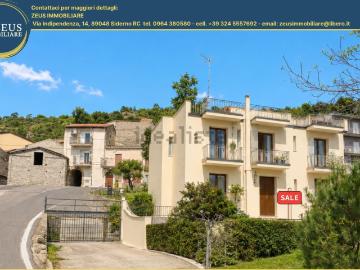 Villetta indipendente in vendita di 260 m² in Via Roma, 40