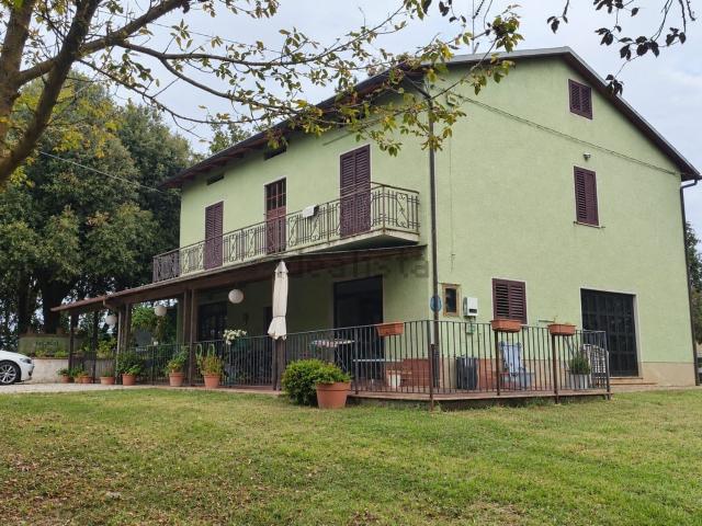 Villetta indipendente in vendita di 260 m² in Via Rossa Loc. Griccena