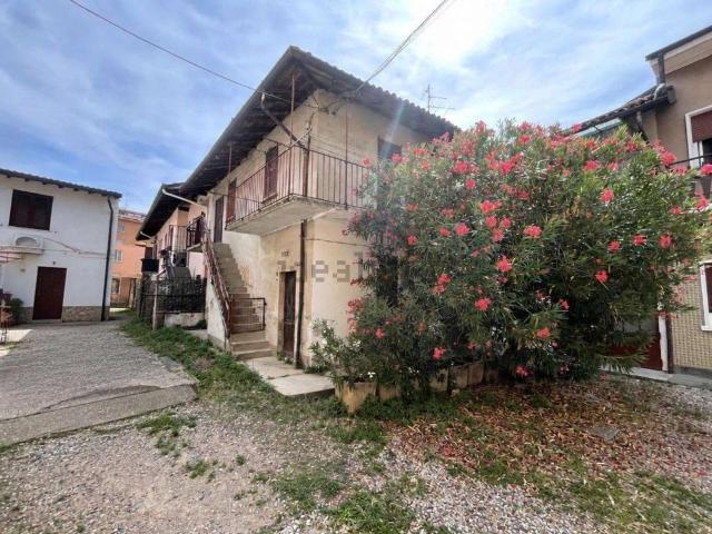 Villetta bifamiliare in vendita di 260 m² in Via Tagliabue, 4