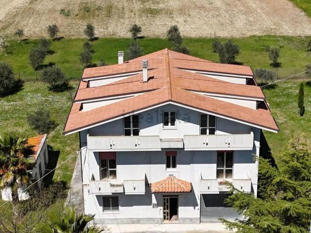 Villetta indipendente in vendita di 260 m² in Via Tassoni, 39