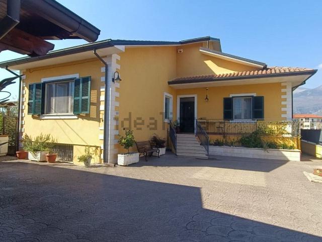 Villetta indipendente in vendita di 260 m² in Via Trecce