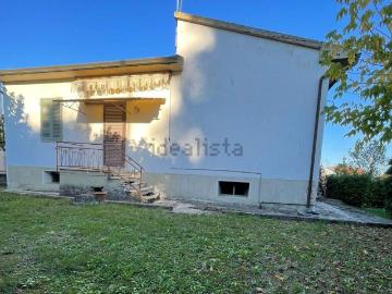 Villetta indipendente in vendita di 260 m² in Via Volterrana