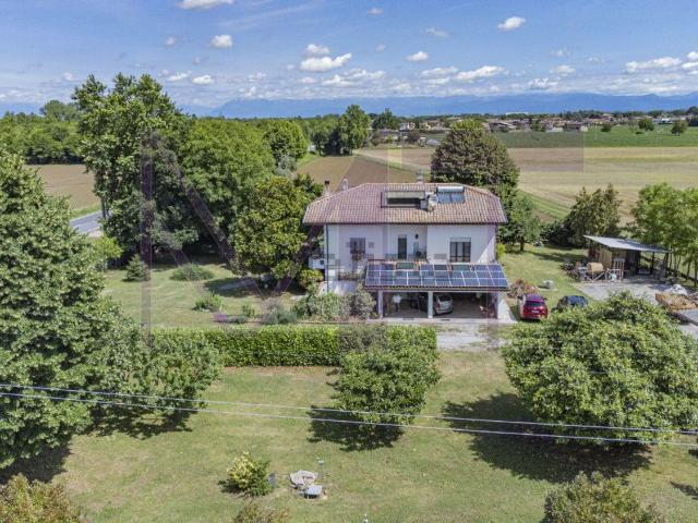 Villetta indipendente in vendita di 260 m² in Via Vaat