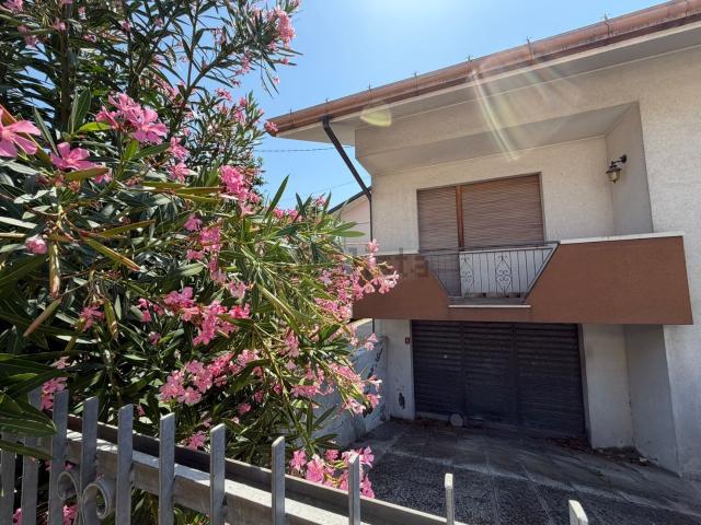 Villetta indipendente in vendita di 260 m² in Viale Empoli