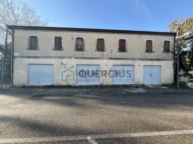 Villetta indipendente in vendita di 260 m² in Viale Giuseppe Garibaldi