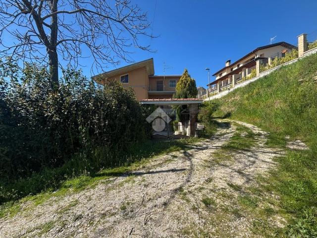 Villetta indipendente in vendita di 260 m² in Contrada Petrilli Basso, 28