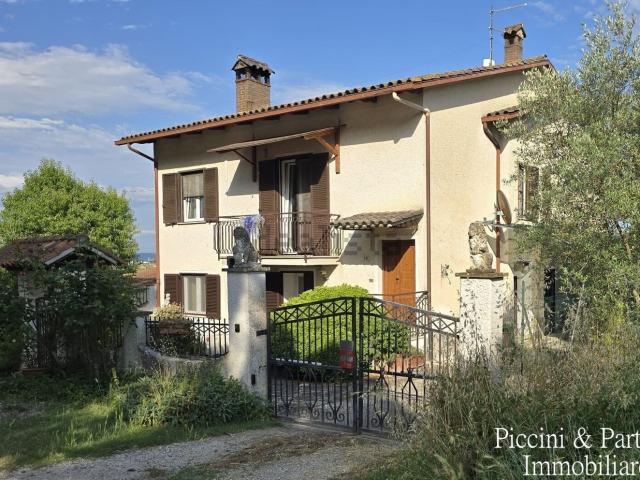 Villetta indipendente in vendita di 260 m² in Località Mecucciami, 14
