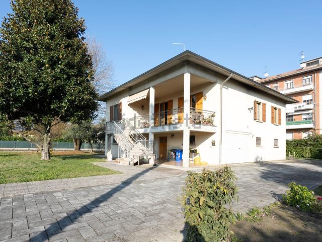 Villetta indipendente in vendita di 260 m² in Piazza Fontana