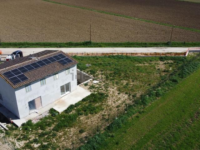 Villetta indipendente in vendita di 260 m² in Strada Madonnuccia Ciribifera