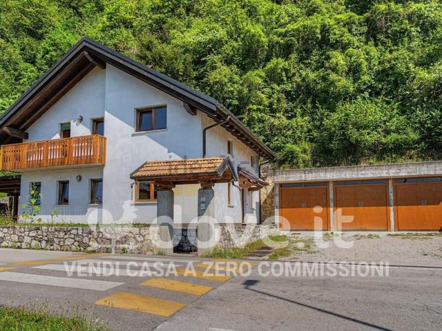 Villetta indipendente in vendita di 261 m² in Via Case al Lago, 1
