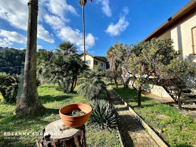 Villetta indipendente in vendita di 261 m² in Via del Santo, 5
