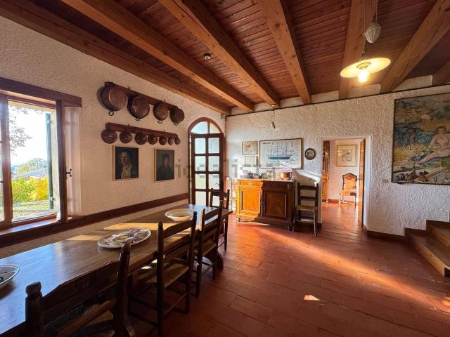 Villetta indipendente in vendita di 261 m² in Via Francesco Fabbri