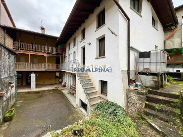 Villetta indipendente in vendita di 261 m² in Via IV Novembre, 35