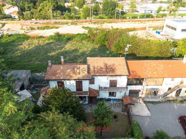 Villetta indipendente in vendita di 261 m² in Via Sansovino, 23