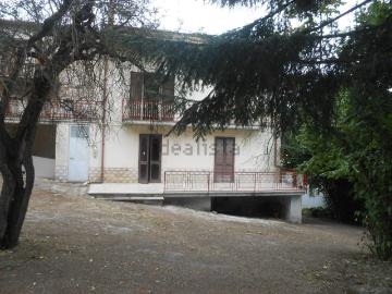 Villetta indipendente in vendita di 261 m² in Contrada festola