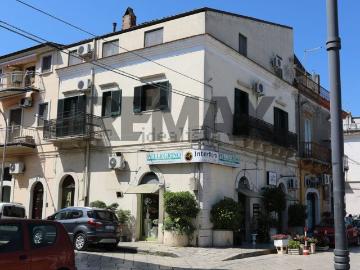 Villetta indipendente in vendita di 262 m² in Via Cairoli, 2