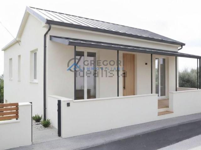 Villetta indipendente in vendita di 262 m² in Via Giardino